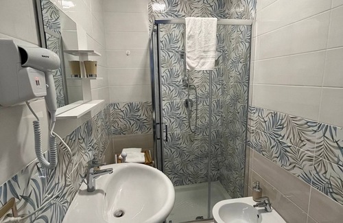 Rione Alto Bed & Breakfast | F.ROOMS NAPOLI VIA SEMENTINI