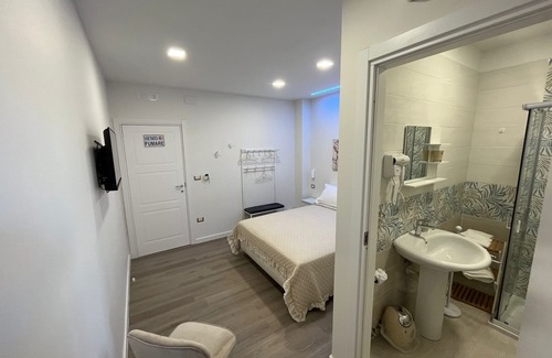 Rione Alto Bed & Breakfast | F.ROOMS NAPOLI VIA SEMENTINI