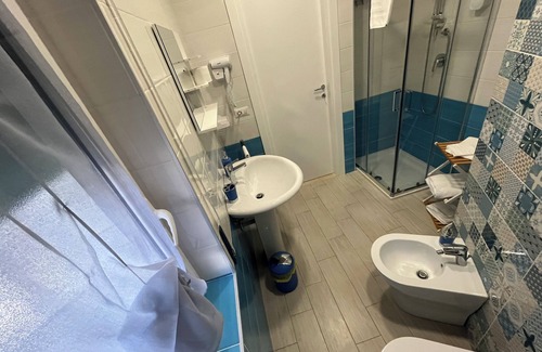 Rione Alto Bed & Breakfast | F.ROOMS NAPOLI VIA SEMENTINI