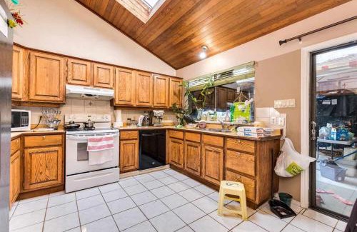 Fleetwood House | F1 Beautiful Comfortable Homestay - Private Room with All Amenities