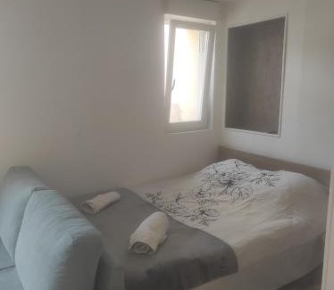 Saint-Lo Apartment | F1 Chez Ademax