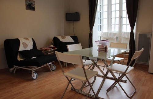 Mers-les-Bains Apartment | F2 Refait à Neuf à Mers les Bains, à 50m de la Plage, vue sur mer