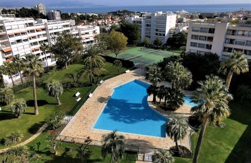 Antibes Apartment | F3 apartment with swimming pool, tennis court and sea view