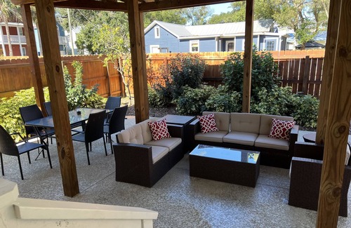 Lincolnville Apartment | F4, Downtown, POOL, 2 king beds, 2 full bathrooms, free onsite parking!