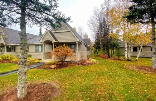 Bretton Woods Villa | F9 Fairway Village home on the Mt Washington golf course - in the heart of Bretton Woods