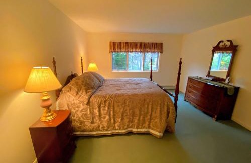 Bretton Woods Villa | F9 Fairway Village home on the Mt Washington golf course - in the heart of Bretton Woods