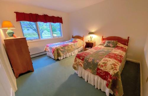 Bretton Woods Villa | F9 Fairway Village home on the Mt Washington golf course - in the heart of Bretton Woods