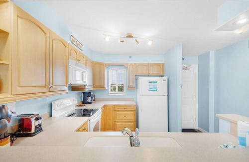Holiday Isle Condo | ✨FAB Gulf Views~Pool~Water Taxi~2BR Destin on the Gulf 402