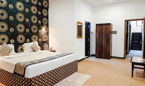 Calangute Hotel | FabExpress Paroza Suites