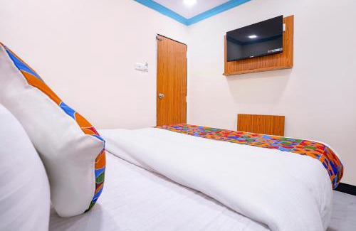 Malad West Hotel | FabExpress Raj Palace - 1 km to Sakinaka Metro