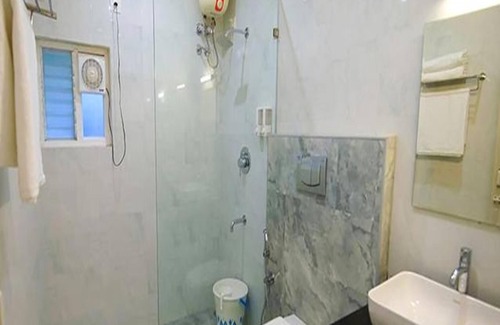Madurai Hotel | Fabhotel Chakkra Residency