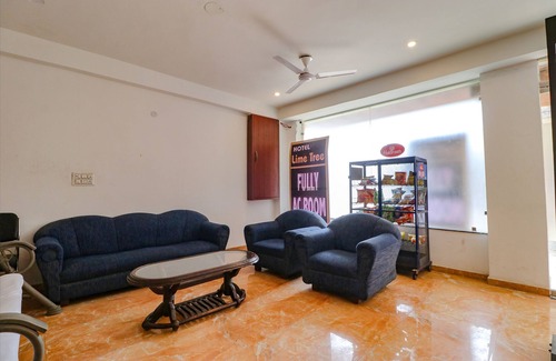 Dwarka Hotel | Fabhotel Lime Tree