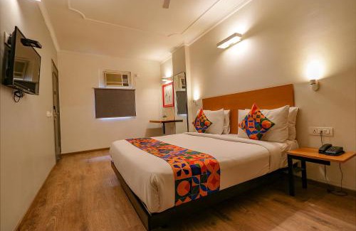 Chittaranjan Hotel | FabHotel Lord Inn
