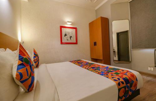 Chittaranjan Hotel | FabHotel Lord Inn