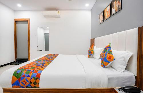 Surat Hotel | FabHotel Magnus