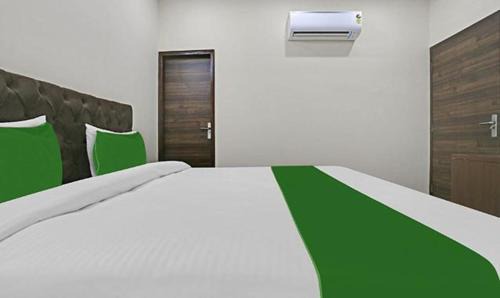 Pashim Vihar Hotel | FabHotel Mannat Bhera Enclave