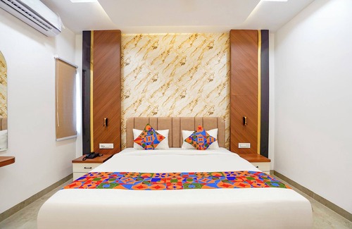 Sanwer Hotel | Fabhotel Seemansh