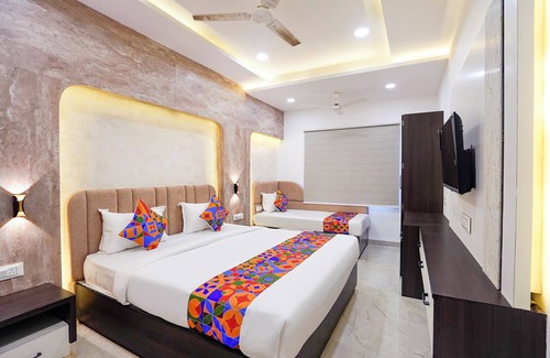 Sanwer Hotel | Fabhotel Seemansh