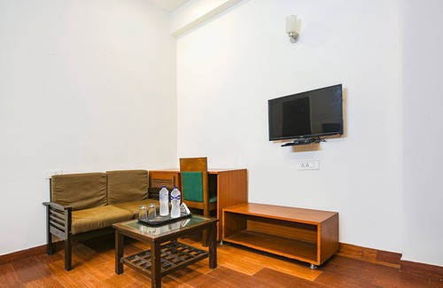 Sector 15 Hotel | Fabhotel Silver Tree