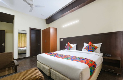 Sector 15 Hotel | Fabhotel Silver Tree