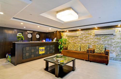 Taltala Hotel | FabHotel Sonargaon - Near park street