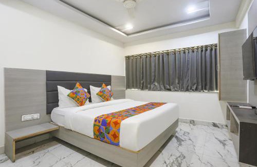 Chandkheda Hotel | FabHotel SS - Opp Vishwakarma Engineering College
