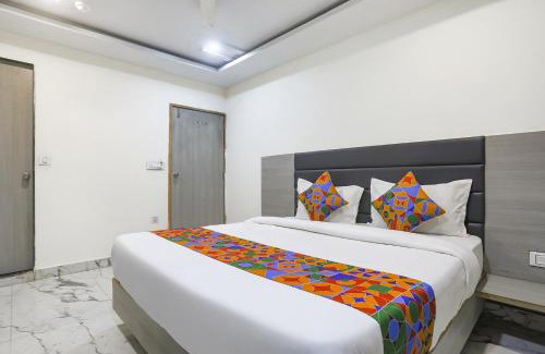 Chandkheda Hotel | FabHotel SS - Opp Vishwakarma Engineering College