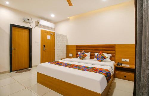 Rau Hotel | FabHotel The Gravity Inn