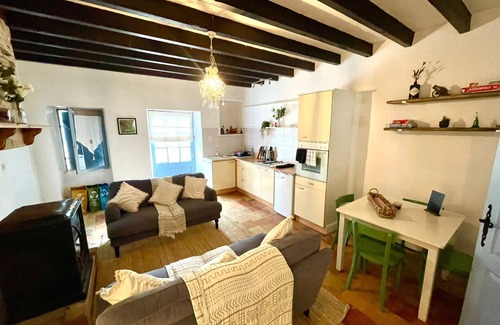 Eymet House | Fabulous 2 bed Gite 2km quiet Walk into Eymet