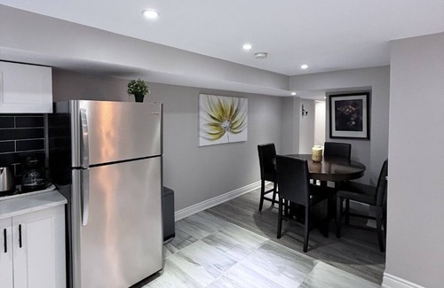 Whitby Apartment | Fabulous 2-bedroom apartment with AC in charming Whitby