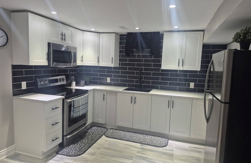 Whitby Apartment | Fabulous 2-bedroom apartment with AC in charming Whitby