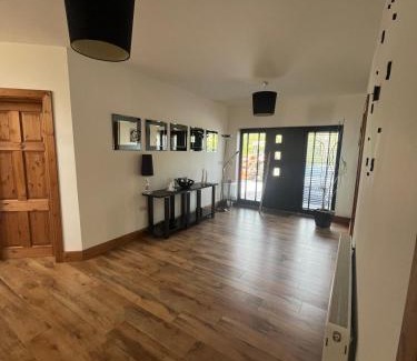 Oughterard House | Fabulous 4 Bedroom House, Gateway to Connemara