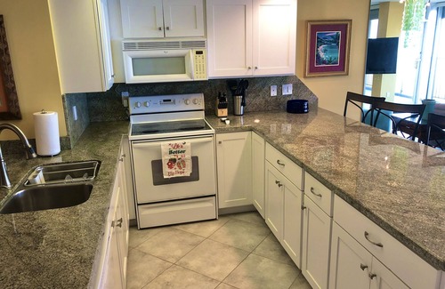 South Padre Island Condo | Fabulous 5th floor beachfront; fully appointed; discount for weekdays & 7 nights