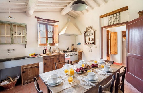 Lucignano Villa | FABULOUS 6BR HOME WITH WONDERFUL SWIMMING POOL & GARDEN IN THE HEART OF TUSCANY!