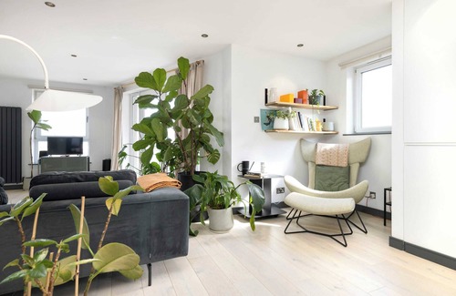 Newhaven Apartment | Fabulous Apartment with Bay View Terrace
