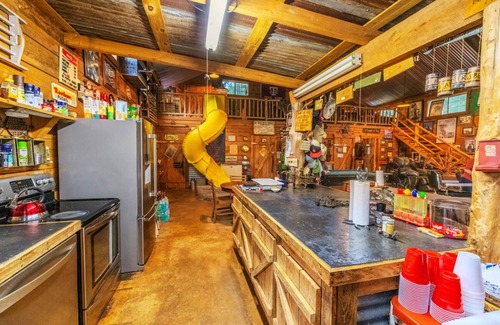 Bluff Dale Cabin | Fabulous family friendly-3-bedroom cabin within minutes of Stephenville and TSU