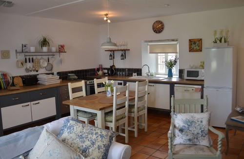 Saint-Thomas-de-Conac Cottage | Fabulous gite in a great location - adults only.