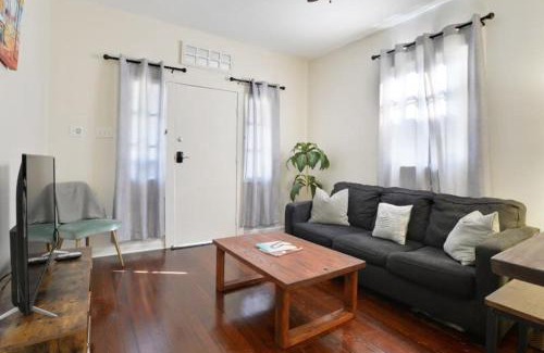 Saint Roch House | Fabulous Franklin 2BD steps from St Claude Ave