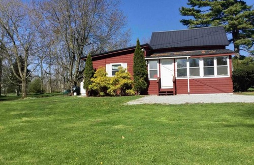 North Hero Cottage | Fabulous Fun House near Lake Champlain!