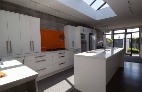 Fitzroy House | Fabulous In Fitzroy - seconds to Fitzroy Beach