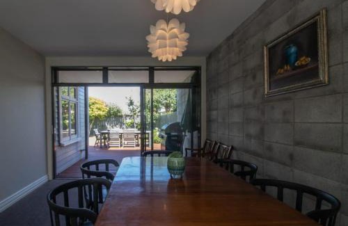 Fitzroy House | Fabulous In Fitzroy - seconds to Fitzroy Beach