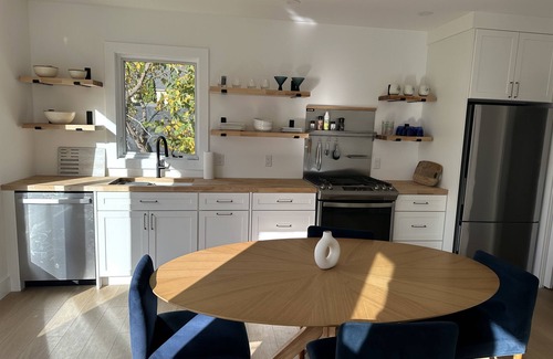 Stockbridge House | Fabulous In-town Stockbridge Pied-á-Terre, pet friendly!