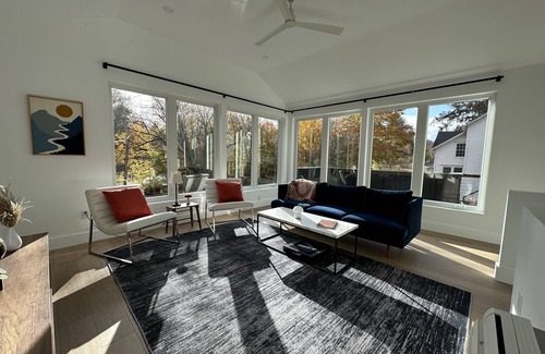 Stockbridge House | Fabulous In-town Stockbridge Pied-á-Terre, pet friendly!