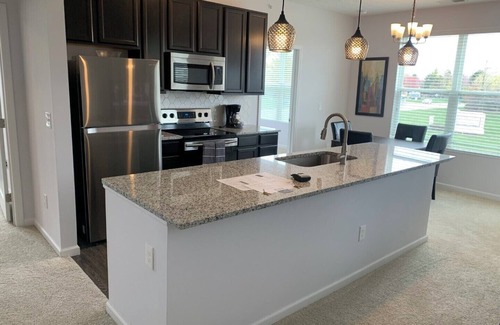 Columbus Apartment | Fabulous on Federated with A/C, top floor, enclosed balcony!