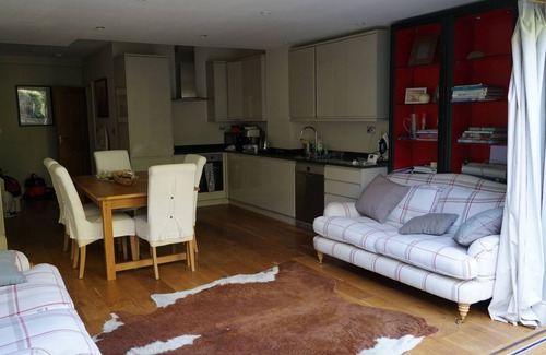 Fulham Broadway Apartment | Fabulous spacious Garden flat with south facing garden