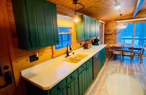 Manitowish Waters Cabin | Fabulous stay in fun Manitowish getaway (+Pontoon)