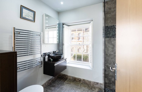 Bristol Cottage | Fabulous two bedroom cottage in fantastic Clifton sleeps 5