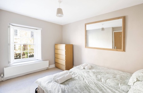 Bristol Cottage | Fabulous two bedroom cottage in fantastic Clifton sleeps 5