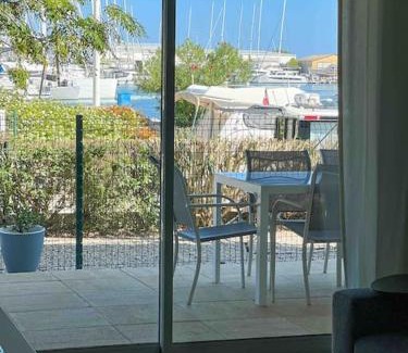 Le Port Apartment | Face au bateaux, Neuf, 2 chambres , jardin