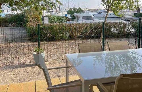 Le Port Apartment | Face au bateaux, Neuf, 2 chambres , jardin